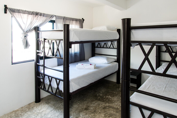 Room 4 of 8