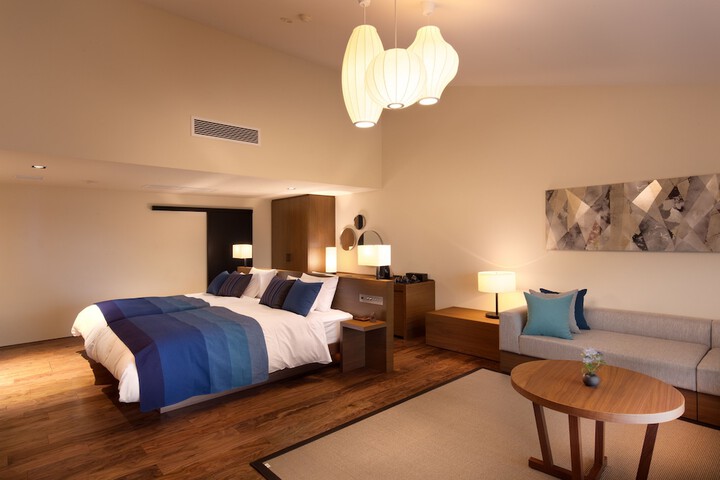 Room 10 of 32