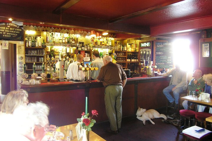Lounge 41 of 53