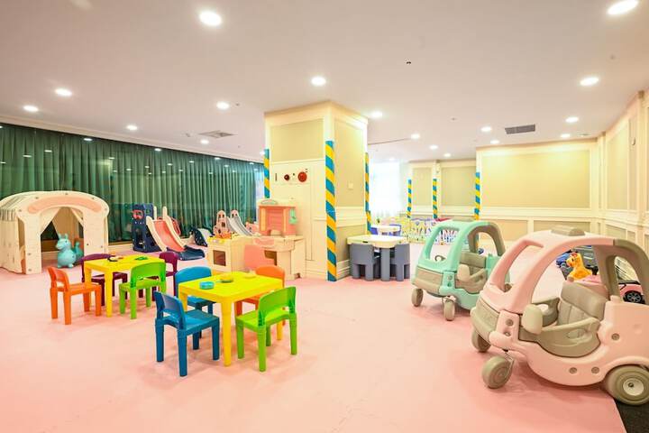 Room 15 of 36