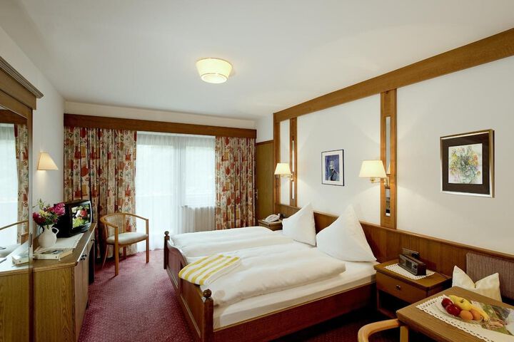 Room 7 of 38