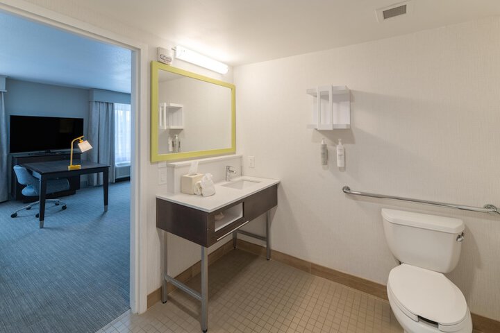 Room 33 of 60