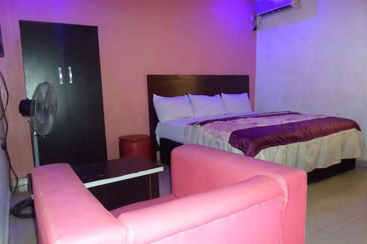 Room 8 of 19