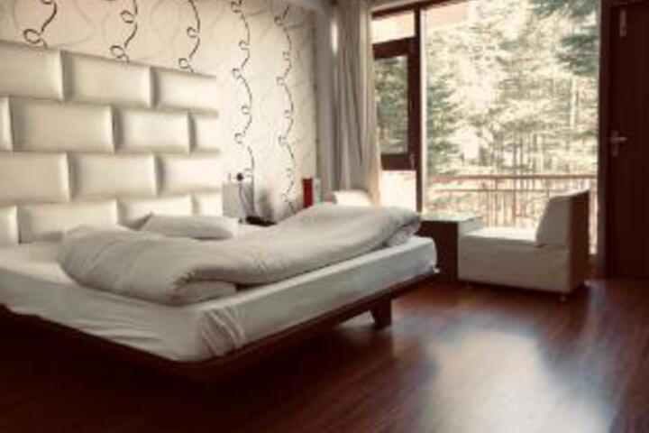 Room 3 of 6