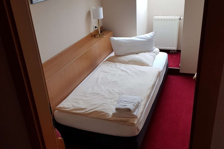 Room 13 of 65