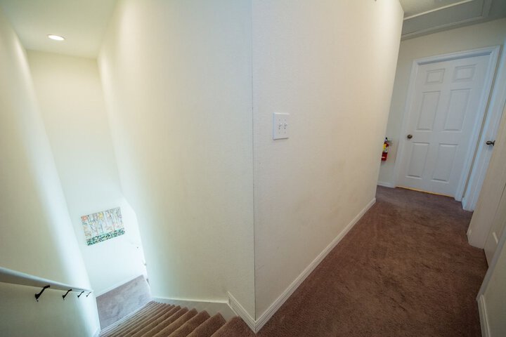 Room 93 of 221