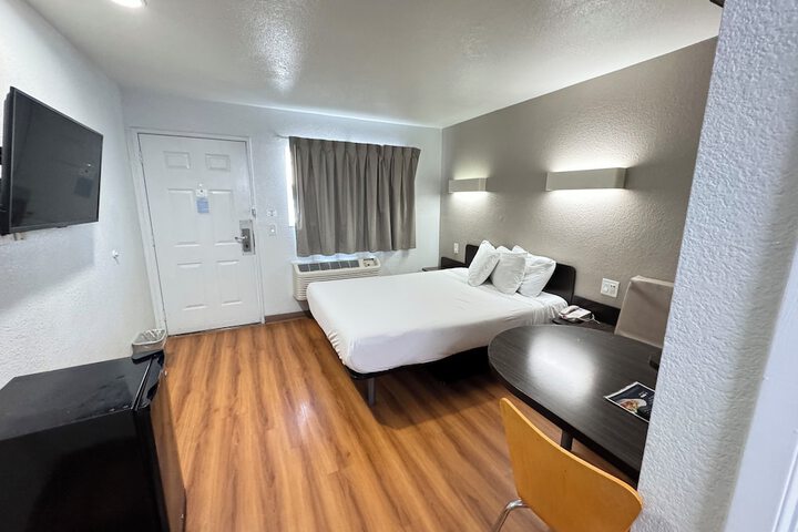 2 Queen Beds Refrigerator (1 of 10)