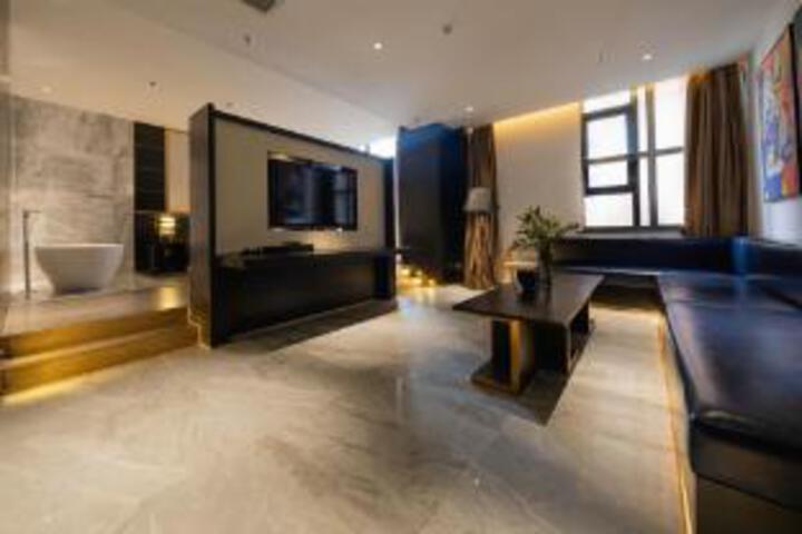 Home Inn UP Huaxuan Smart Travel Hotel (Shenzhen North Railway Station Yucheng Center)