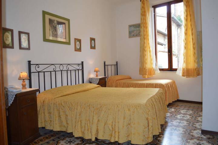Room 9 of 30