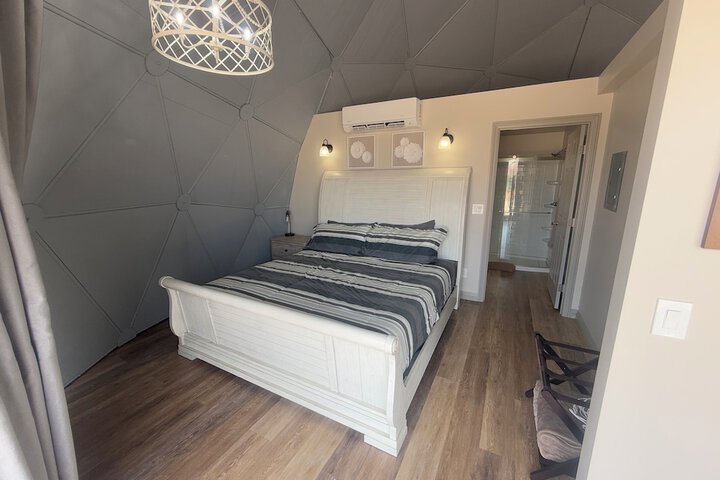 Room 6 of 163