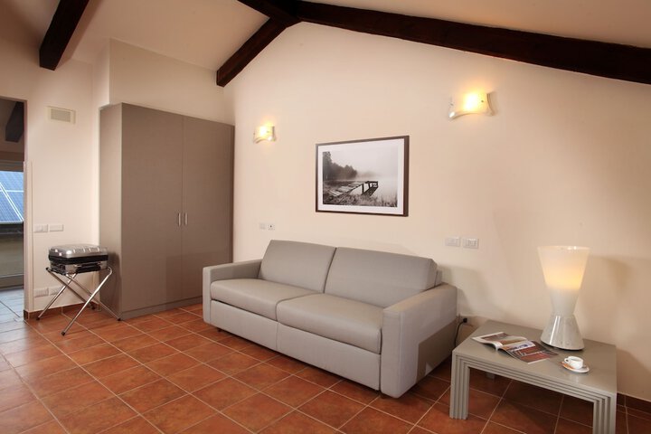Room 6 of 37
