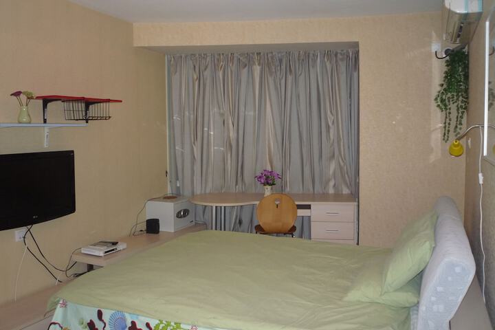 Room 5 of 18