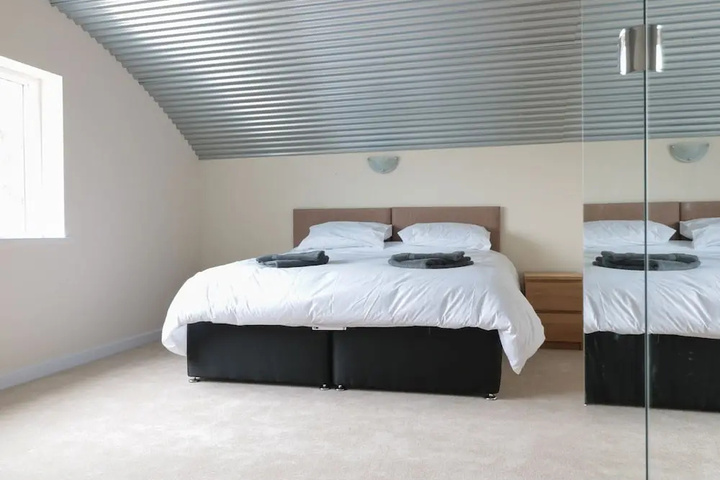 Room 5 of 10