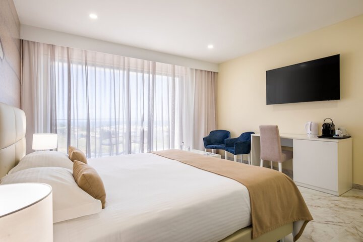 Room 43 of 157
