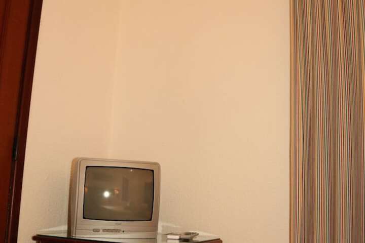 Room 19 of 38