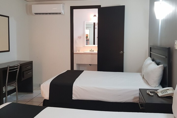Room 3 of 7