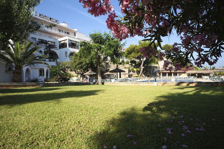 Hotel Exterior 66 of 76