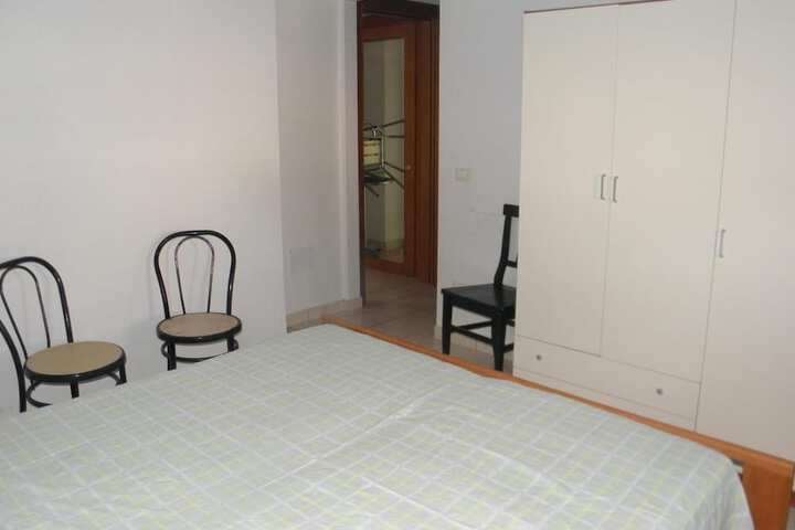 Room 8 of 68