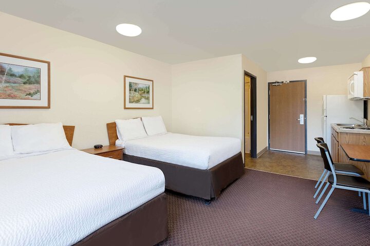 Queen Bed Accessible (8 of 8)