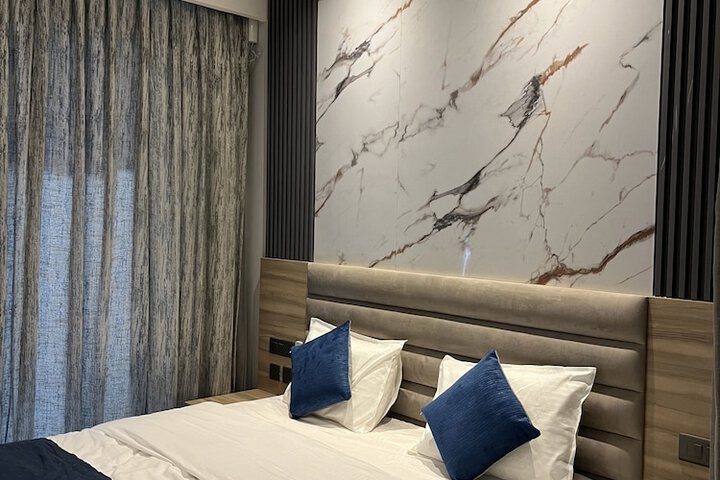 Room 9 of 11