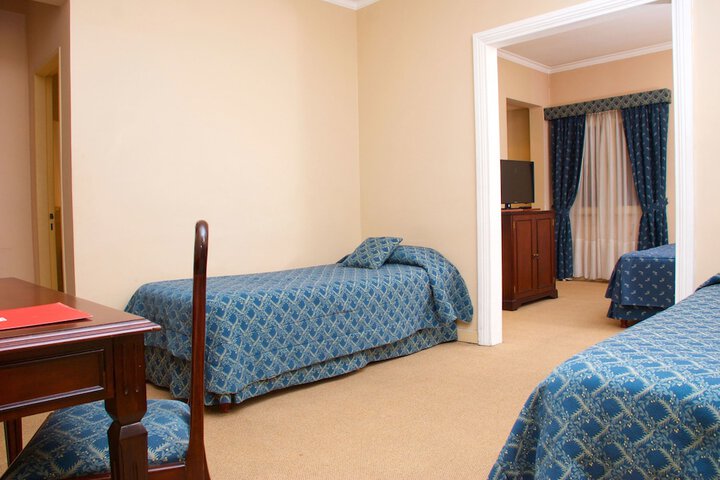 Room 9 of 37