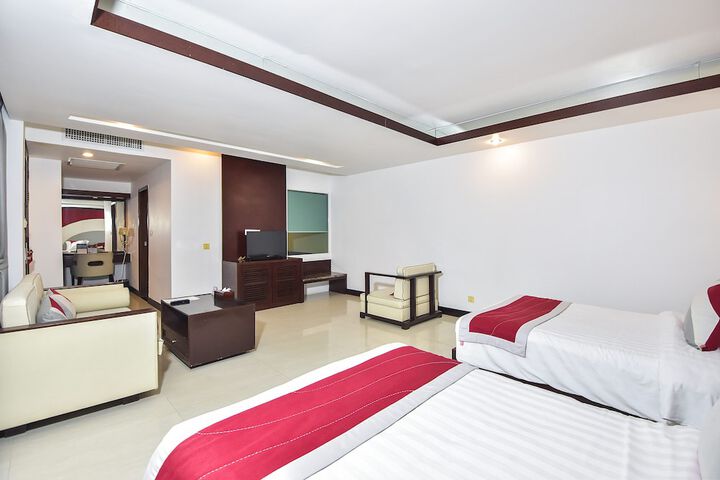 Room 28 of 177