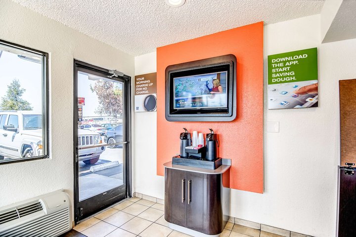 Motel 6 Stockton CA Charter Way West Stockton | Bookonline.com