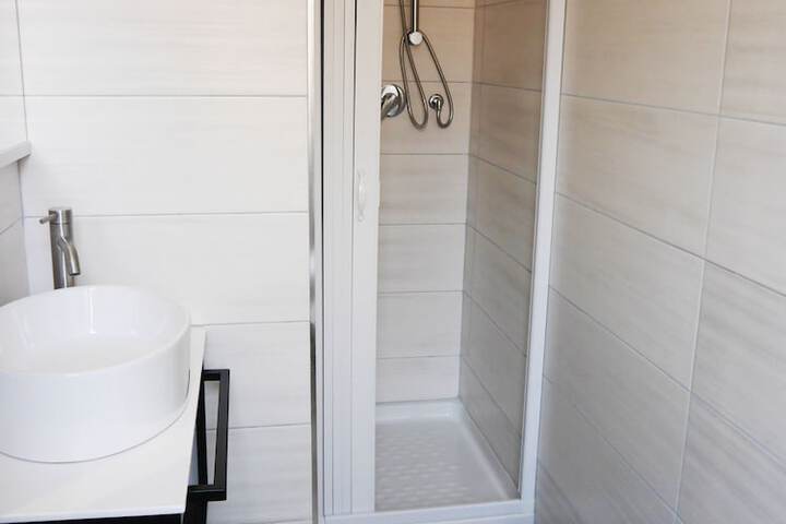 Room 51 of 98