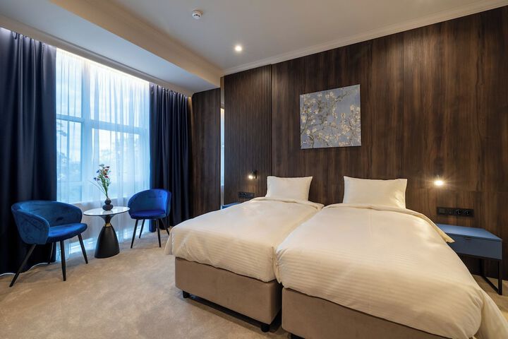 Room 34 of 98