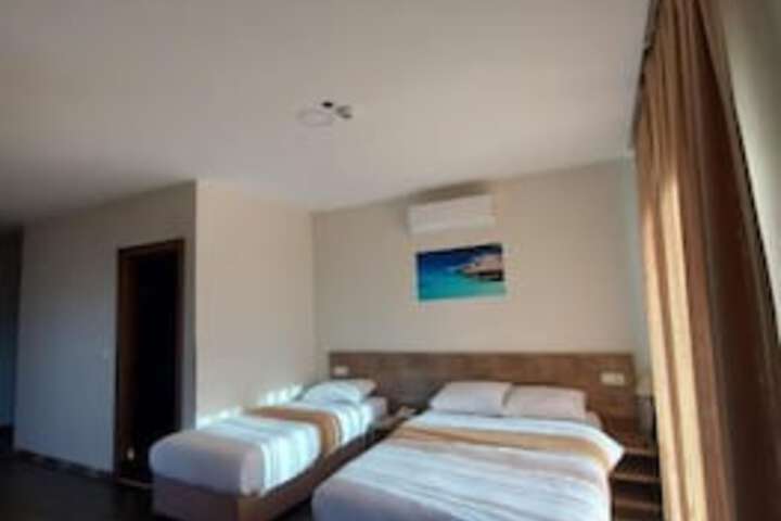 Room 6 of 27