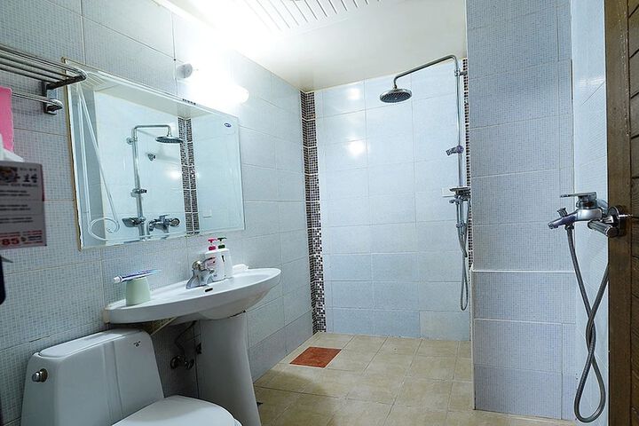 Room 28 of 31