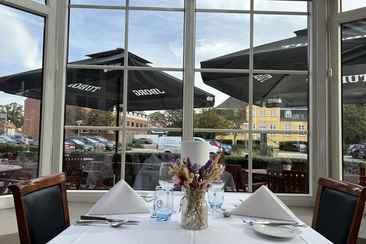 Dining 22 of 34