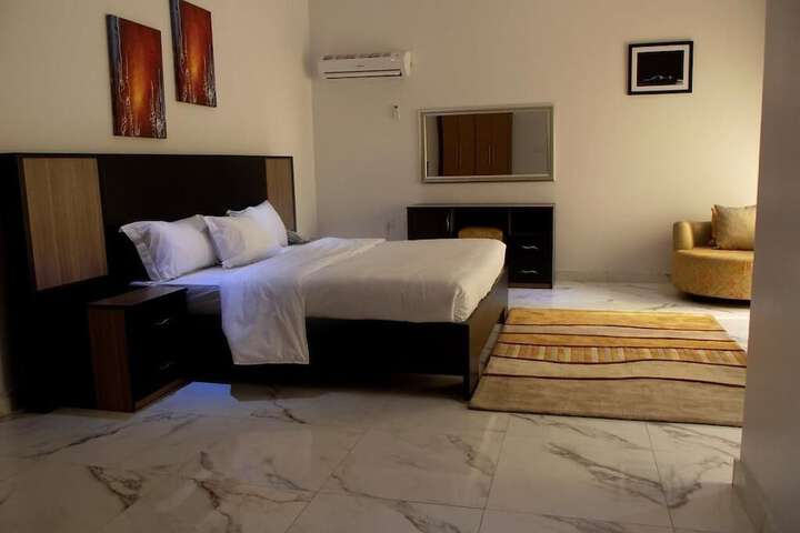 Room 7 of 13