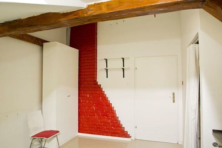Room 34 of 49