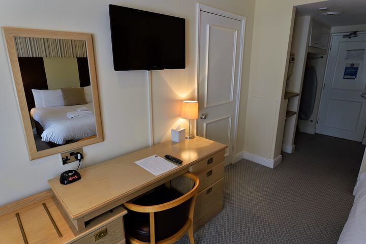 Room 7 of 42
