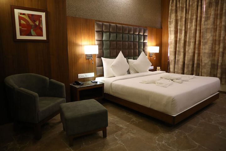 Room 11 of 37