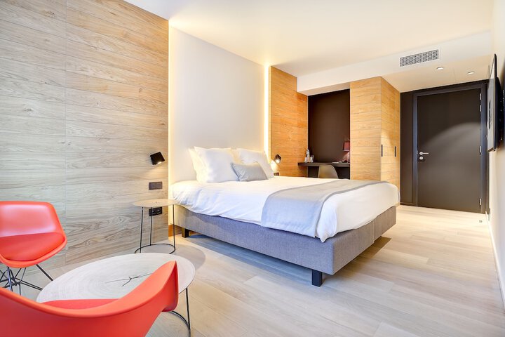 Room 6 of 50