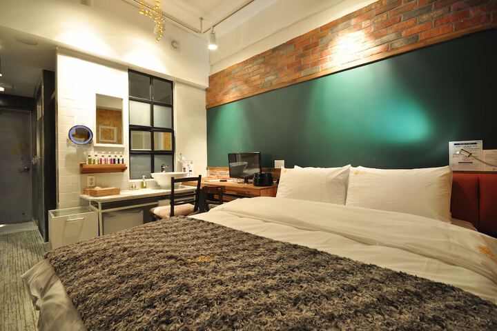Room 46 of 68