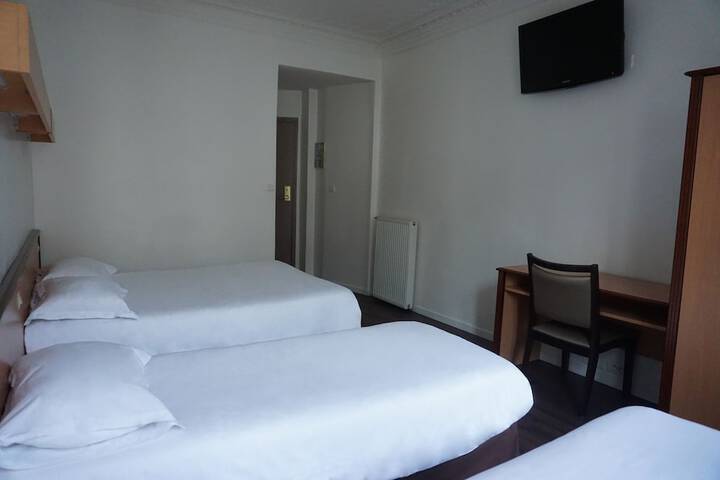 Room 15 of 32