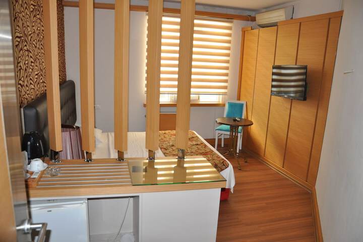 Room 3 of 21