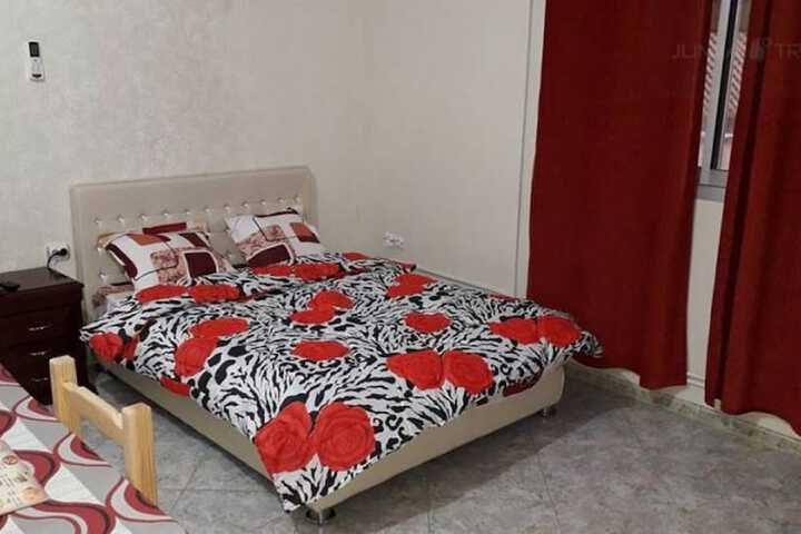 Room 5 of 18