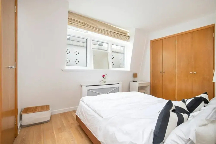 Photo of Stylish 2-bed Flat by Piccadilly Circus & Mayfair