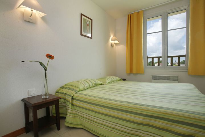 Room 4 of 33