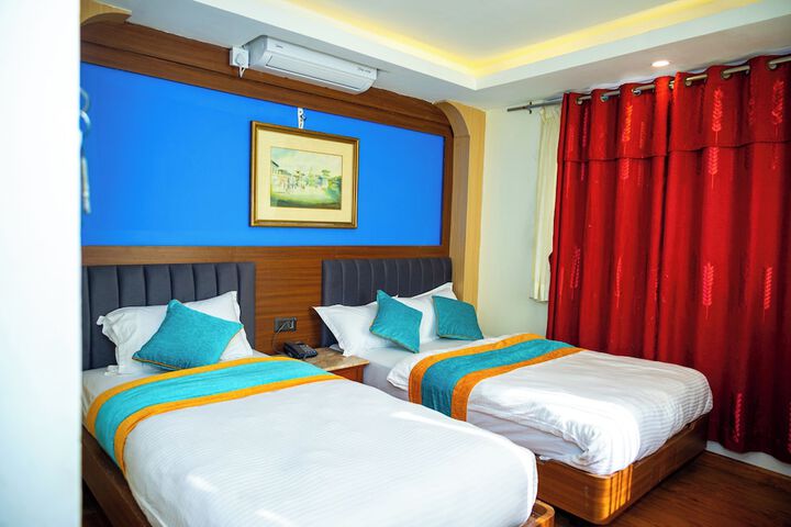 Room 5 of 16