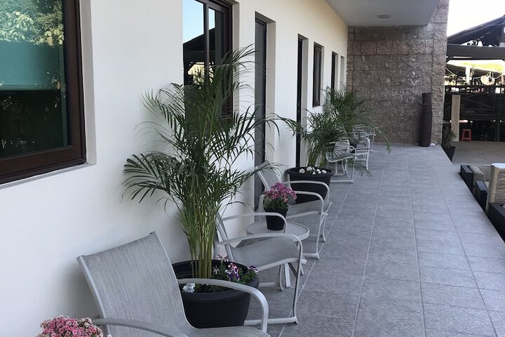 Exterior of Navola Inn