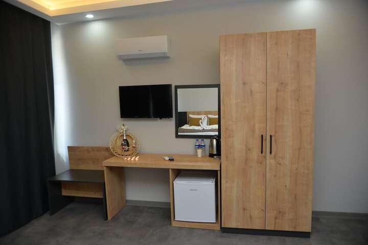 Room 9 of 13