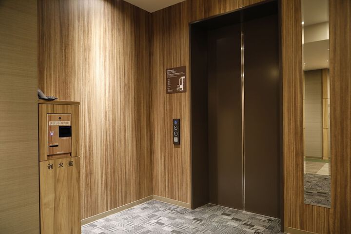 Ballroom/Hall 84 of 90