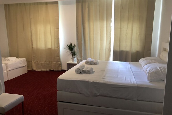 Room 6 of 27