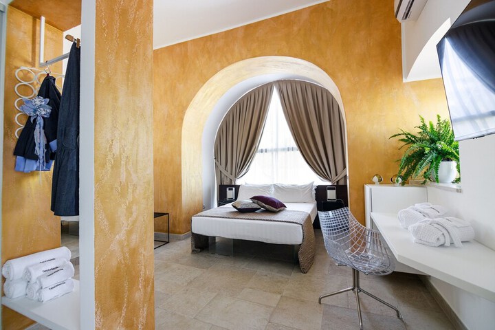 Room 14 of 64