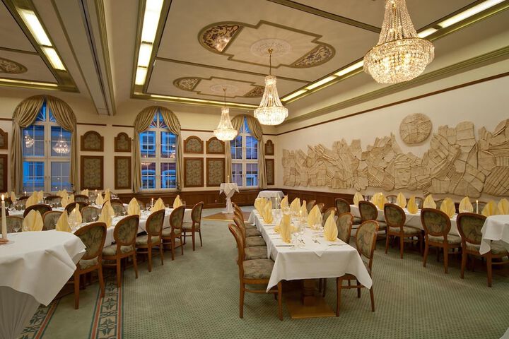 Dining 52 of 67